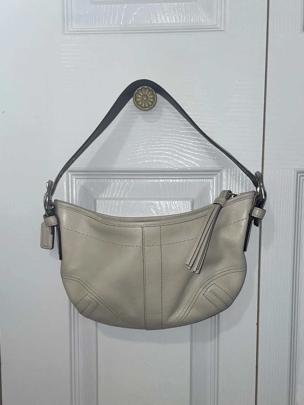Coach Women's Cream Leather Shoulder Bag with Brown Strap - Picture 3 of 5